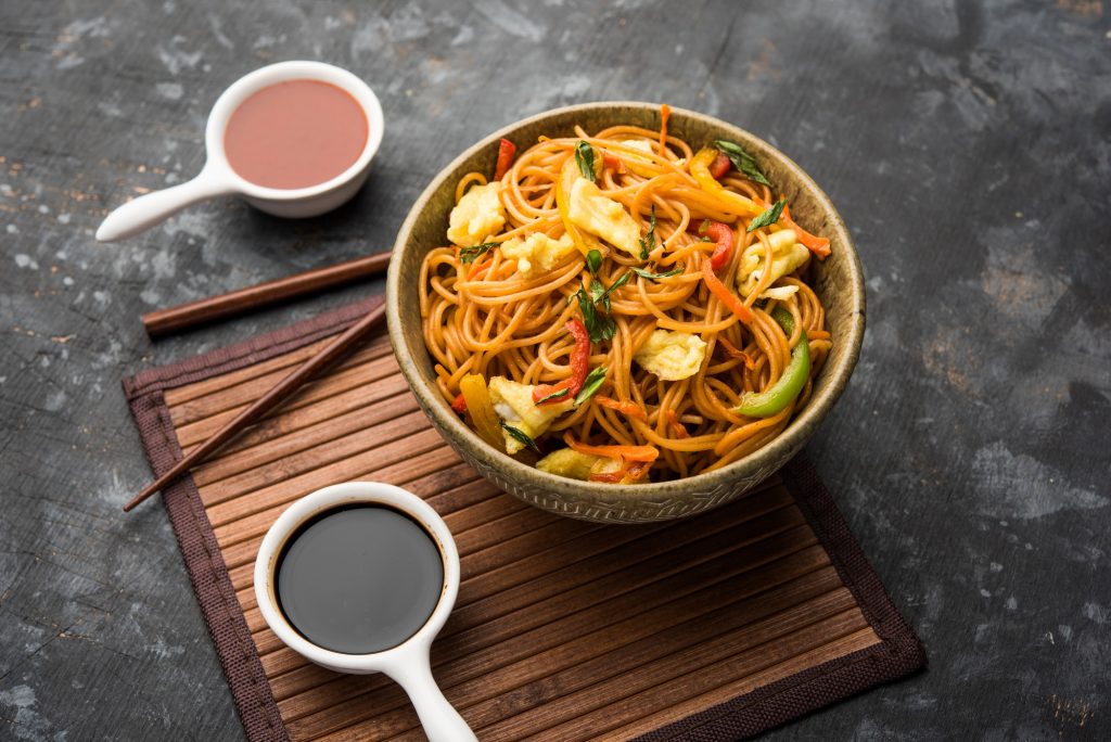 chicken hakka noodles e1616580775871
